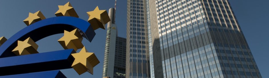 beeld eu bij gebouw