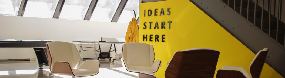 stoelen met gele muur ideas start here