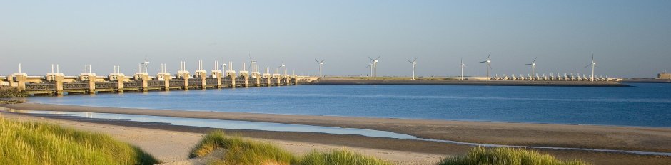 windmolen aan plas